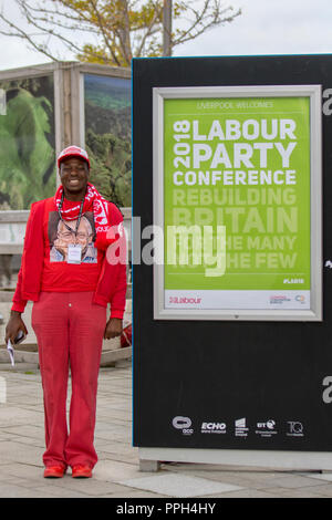 Liverpool, Merseyside, UK. 26. September 2018. Bunte Totatai Mativavarita von der Labour Party, Konferenz, als Unterstützer, Delegierte, Demonstranten, Leute, Versammlung bei der Echo Arena, da die Stadt ihren jährlichen politischen Veranstaltung. Kredit; MediaWorldImages/AlamyLiveNews. Stockfoto