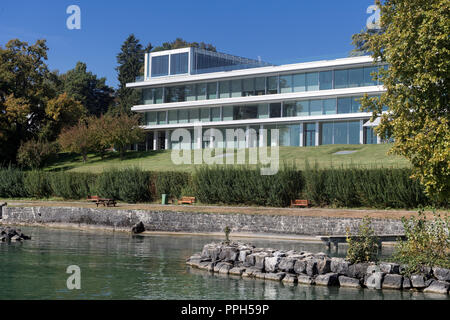 Nyon, Schweiz. 26 Sep, 2018. Der Hauptsitz der Vereinigung Europäischer Fußballverbände (UEFA) am Genfer See. Die Entscheidung über den Gastgeber der kontinentale Turnier 2024 wird von den Mitgliedern des Exekutivkomitees der UEFA bei ihrem Treffen am 27.09. 2018. Die Fußball-Verbände aus Deutschland und der Türkei werden konkurrieren die 2024 Fußball-Europameisterschaft zu bewirten. Credit: Soeren Stache/dpa/Alamy leben Nachrichten Stockfoto
