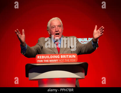 Legendäre Labour MP, Dennis Skinner Rede auf der Konferenz der Labour Party in Liverpool. Er sprach über die gesundheitspolitische Debatte darüber, wie dem National Health Service sein Leben gerettet, als er im Krankenhaus im Jahr 1999 war. Credit: Mark Thomas/Alamy leben Nachrichten Stockfoto