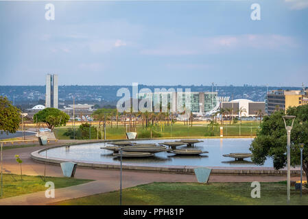 Brasilia Fernsehturm Brunnen bei Burle Marx Garten Park - Brasilia, Distrito Federal, Brasilien Stockfoto
