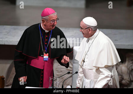 Papst Franziskus grüßt Msgr. Diarmuid Martin, Erzbischof von Dublin bei einem Besuch der St. Mary's Pro-Cathedral Mit: Papst Franziskus, Msgr. Diarmuid Martin Wo: Dublin, Irland Wann: 25 Aug 2018 Quelle: IPA/WENN.com ** Nur für die Veröffentlichung in Großbritannien, den USA, Deutschland und Österreich zur Verfügung. Nicht in der Schweiz oder in Frankreich.** Stockfoto