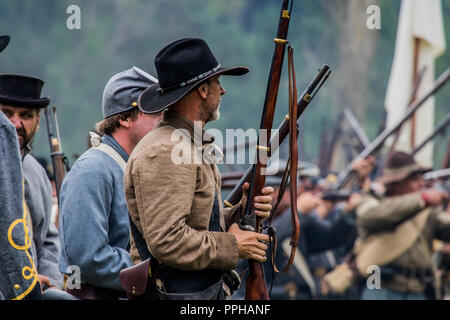 Der konföderierten Armee battlefield Szene an einem Amerikanischen Bürgerkrieg reenactment in Huntington Beach Kalifornien USA Stockfoto