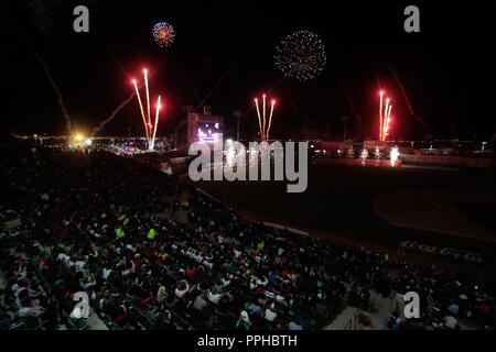 Fuegos artificiales Durante la inauguración de la Serie del Caribe 2013 en Estadio Sonora, construido profesamente para este Encuentro internacional. Stockfoto