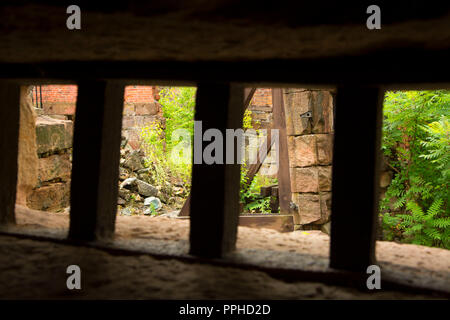 Wachhaus Fenster, alte New-Gate Gefängnis & Kupfer Mine archäologische Bewahren, Connecticut Stockfoto