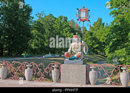 TSARSKOYE Selo, St.-Petersburg, Russland - 29. JUNI 2015: Alexander Park. Der große chinesische Brücke. In der Nähe von St. Petersburg Stockfoto