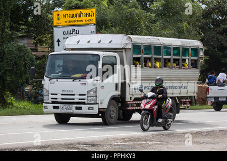 Chiangmai, Thailand - 23. August 2018: Private School Bus Truck. Auf der straße Nr. 1001 8 km von Chiang Mai City. Stockfoto