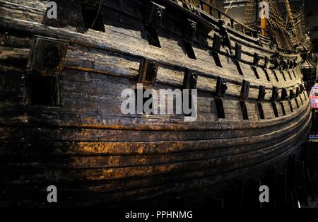 Kriegsschiff Vasa. Auf Befehl des Königs von Schweden Gustav Adolf 1626-1628 gebaut. Geschützstellung. Vasa-Museum. Stockholm. Schweden. Stockfoto