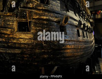 Kriegsschiff Vasa. Auf Befehl des Königs von Schweden Gustav Adolf 1626-1628 gebaut. Geschützstellung. Vasa-Museum. Stockholm. Schweden. Stockfoto
