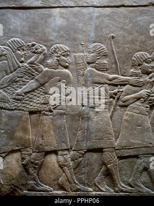 Palast von Assurbanipal, Ninive. Irak. Relief, Rückkehr der Jäger. Obere Mesopotamien. Neuassyrischen Reich, 7. Jahrhundert v. Chr.. British Museum. London, Vereinigtes Königreich. Stockfoto