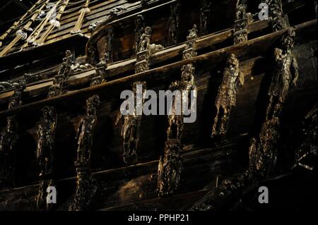 Kriegsschiff Vasa. Auf Befehl des Königs von Schweden Gustav Adolf 1626-1628 gebaut. Schiffsrumpf. Skulpturen. Detail. Vasa-Museum. Stockholm. Schweden. Stockfoto