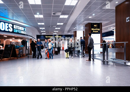 Der internationale Flughafen Manchester T1 Ankunftshalle mit Ankunft Stockfoto