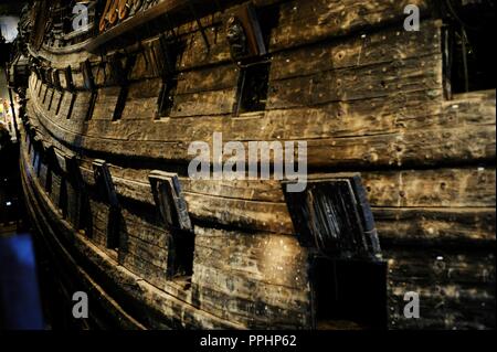 Kriegsschiff Vasa. Auf Befehl des Königs von Schweden Gustav Adolf 1626-1628 gebaut. Geschützstellung. Vasa-Museum. Stockholm. Schweden. Stockfoto