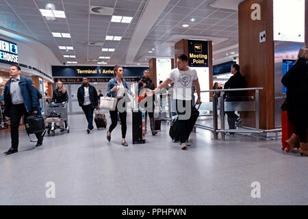 Der internationale Flughafen Manchester T1 Ankunftshalle mit Ankunft Stockfoto