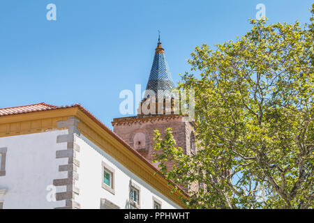 Architektonisches Detail der Basilika Kathedrale Unserer Lieben Frau von der Übernahme von Evora in Portugal Stockfoto