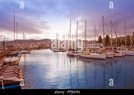 Die Skyline und den Hafen von Vigo in Galicien in Spanien Stockfoto