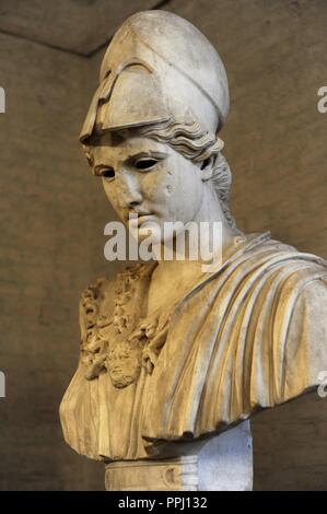 Athena. Göttin der Weisheit, Mut, Recht und Gerechtigkeit. (Römischen äquivalent: Minerva). Büste von Athena. Römische Skulptur nach dem Original von ca. 420 v. Chr.. Glyptothek. München. Deutschland. Stockfoto