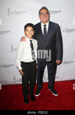 33. jährlichen Imagen Awards - Ankunft mit: Kenny Ortega, J.J. Jaramillo Wo: Los Angeles, Kalifornien, Vereinigte Staaten, wenn: 25. Aug. 2018 Credit: FayesVision/WENN.com Stockfoto