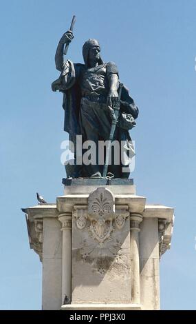 Roger von Lauria (Lauria, c 1245 - Valencia, 1305). Italienische Admiral in Castello Aragonese Service. Befehlshaber der Flotte der Krone von Aragon, die während des Krieges von der Sizilianischen Vesper. Bronze Skulptur von Roger von Lauria von Felix Ferrer ich Galceran (1843-1912) im Jahr 1887. Es war in der Rambla Nova von Tarragona 1889 platziert. Der Sockel wurde von Ramon Salas Ricoma gebaut. Tarragona, Katalonien, Spanien. Stockfoto