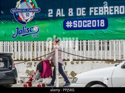 Aspekte der Panamerikanischen Stadion oder Stadion von Los Charros de Jalisco, vor Beginn der morgigen Baseball party Serie del Caribe 2018 zu werden. Stockfoto