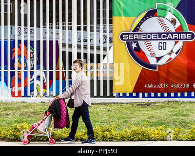 Aspekte der Panamerikanischen Stadion oder Stadion von Los Charros de Jalisco, vor Beginn der morgigen Baseball party Serie del Caribe 2018 zu werden. Stockfoto