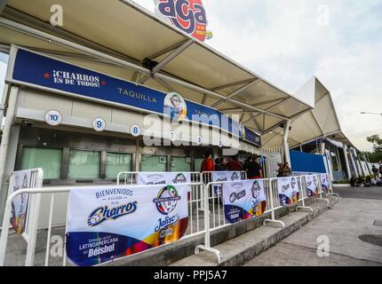 Aspekte der Panamerikanischen Stadion oder Stadion von Los Charros de Jalisco, vor Beginn der morgigen Baseball party Serie del Caribe 2018 zu werden. Stockfoto