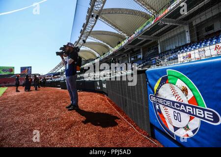 Panoramablick auf das Estadio Charros de Jalisco Stadium vor Beginn der Tätigkeit des Karibischen Baseball Serie mit einem Wettbewerb Stockfoto