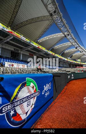 Panoramablick auf das Estadio Charros de Jalisco Stadium vor Beginn der Tätigkeit des Karibischen Baseball Serie mit einem Wettbewerb Stockfoto