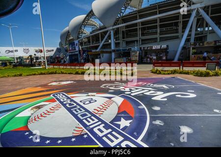 Panoramablick auf das Estadio Charros de Jalisco Stadium vor Beginn der Tätigkeit des Karibischen Baseball Serie mit einem Wettbewerb Stockfoto