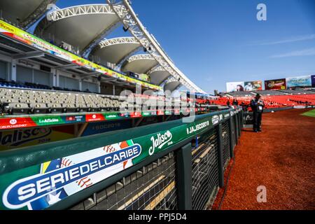 Panoramablick auf das Estadio Charros de Jalisco Stadium vor Beginn der Tätigkeit des Karibischen Baseball Serie mit einem Wettbewerb Stockfoto