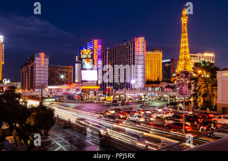 Lange Exposition der Schnittpunkt des Las Vegas Boulevard & East Flamingo Road, Las Vegas, Nevada, USA Stockfoto