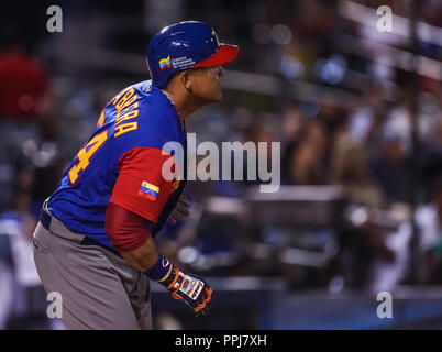 Miguel Cabrera de Venezuela en su Primer turno Al bat del Primer Inning es puesto, durante el World Baseball Classic en Estadio Charros de Jalisc Stockfoto