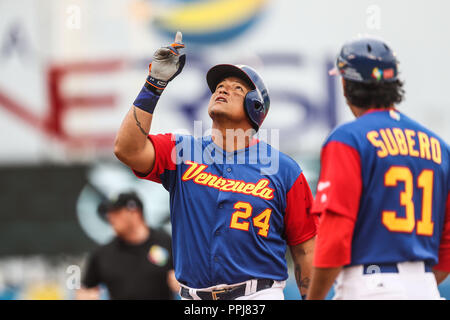 Miguel Cabrera de Venezuela da de Hit en el sexto Inning, durante el Partido entre Italia vs Venezuela, World Baseball Classic en Estadio Charros de J Stockfoto