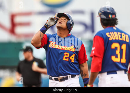 Miguel Cabrera de Venezuela da de Hit en el sexto Inning, durante el Partido entre Italia vs Venezuela, World Baseball Classic en Estadio Charros de J Stockfoto