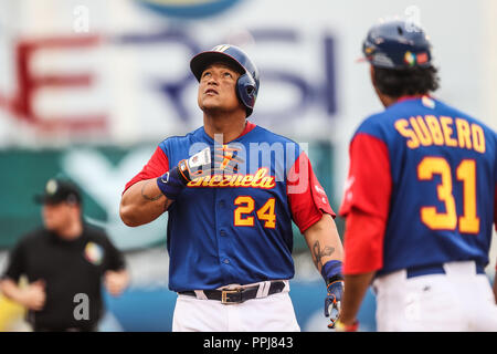 Miguel Cabrera de Venezuela da de Hit en el sexto Inning, durante el Partido entre Italia vs Venezuela, World Baseball Classic en Estadio Charros de J Stockfoto