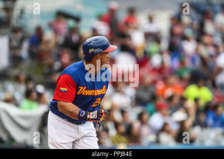 Miguel Cabrera de Venezuela da de Hit en el sexto Inning, durante el Partido entre Italia vs Venezuela, World Baseball Classic en Estadio Charros de J Stockfoto