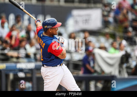 Miguel Cabrera de Venezuela da de Hit en el sexto Inning, durante el Partido entre Italia vs Venezuela, World Baseball Classic en Estadio Charros de J Stockfoto