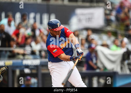 Miguel Cabrera de Venezuela da de Hit en el sexto Inning, durante el Partido entre Italia vs Venezuela, World Baseball Classic en Estadio Charros de J Stockfoto