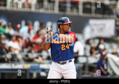 Miguel Cabrera de Venezuela da de Hit en el sexto Inning, durante el Partido entre Italia vs Venezuela, World Baseball Classic en Estadio Charros de J Stockfoto