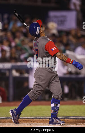 Javier Baez de Venezuela intenta conectar la Pelota, durante el Partido entre Mexiko vs Puerto Rico, World Baseball Classic en Estadio Charros de Jali Stockfoto