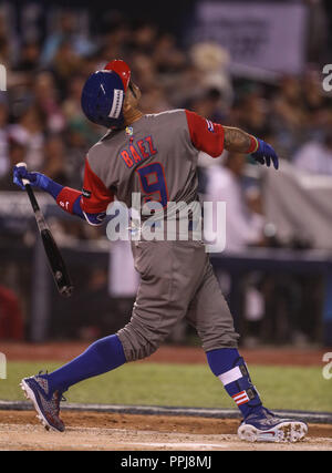 Javier Baez de Venezuela intenta conectar la Pelota, durante el Partido entre Mexiko vs Puerto Rico, World Baseball Classic en Estadio Charros de Jali Stockfoto