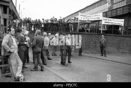 Warnstreik der IG Metall Mitbestimmung bei Thyssen in Oberhausen am 30.07.1980. . | Verwendung weltweit Stockfoto