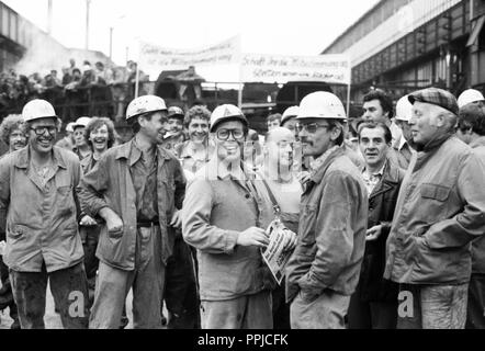 Warnstreik der IG Metall Mitbestimmung bei Thyssen in Oberhausen am 30.07.1980. . | Verwendung weltweit Stockfoto