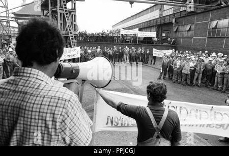 Warnstreik der IG Metall Mitbestimmung bei Thyssen in Oberhausen am 30.07.1980. . | Verwendung weltweit Stockfoto