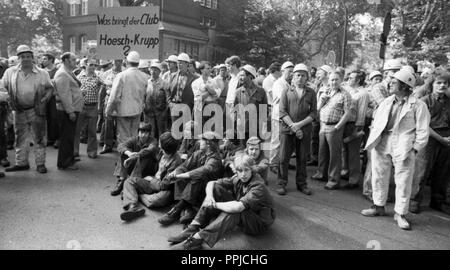 Warnstreik der IG Metall Mitbestimmung bei Hoesch AG Westfalenhuette am 29. Juli 1980 in Dortmund zu erhalten. | Verwendung weltweit Stockfoto