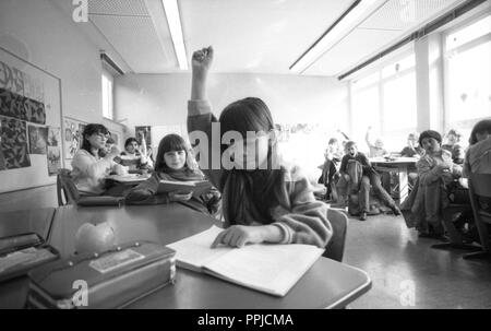 Unterricht an einer Grundschule in Hagen am 09.10.1980. Mehr als 50 Prozent der Schüler einen Migrationshintergrund haben. | Verwendung weltweit Stockfoto