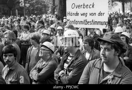 Warnstreik der IG Metall Mitbestimmung bei Hoesch AG Westfalenhuette am 29. Juli 1980 in Dortmund zu erhalten. | Verwendung weltweit Stockfoto