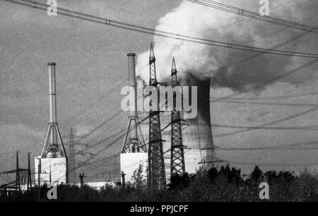 Mehr als 10.000 Gegner der Kernenergie und Kernwaffen in Lingen am 25. Oktober 1980 demonstrieren. | Verwendung weltweit Stockfoto