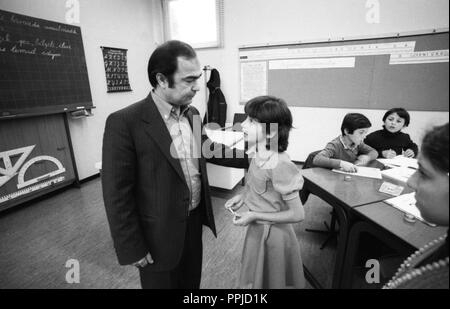 Unterricht an einer Grundschule in Hagen am 09.10.1980. Mehr als 50 Prozent der Schüler einen Migrationshintergrund haben. | Verwendung weltweit Stockfoto