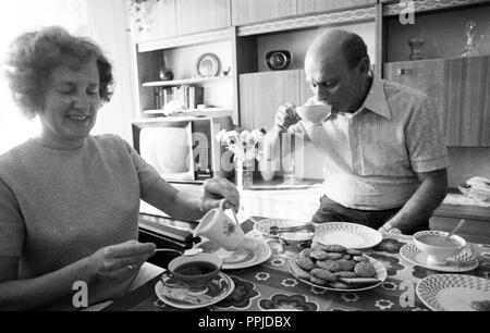 VEB (Volkseigener Betrieb) Germania in Karl-Marx-Stadt (DDR) im September 1975. Anlagenbau. Arbeitnehmer private Appartement. | Verwendung weltweit Stockfoto