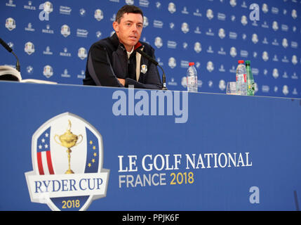 Rory McIlroy vom Team Europe bei einer Pressekonferenz am dritten Vortag des Ryder Cup im Le Golf National, Saint-Quentin-en-Yvelines, Paris. DRÜCKEN SIE VERBANDSFOTO. Bilddatum: Mittwoch, 26. September 2018. Siehe PA Geschichte GOLF Ryder. Bildnachweis sollte lauten: Adam Davy/PA Wire. Stockfoto